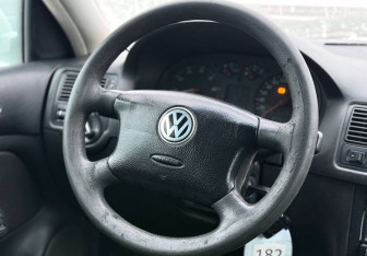 Подержанный автомобиль Volkswagen Golf Hatchback 1998 года (15 фото)