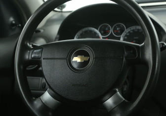 Подержанный автомобиль Chevrolet Aveo Hatchback 2010 года (16 фото)