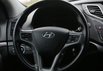 Подержанный автомобиль Hyundai i40 Sedan 2016 года (16 фото)