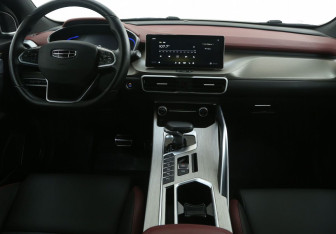 Подержанный автомобиль Geely Coolray 2023 года (12 фото)