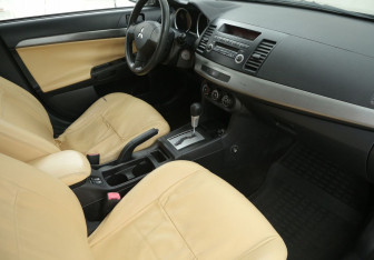 Подержанный автомобиль Mitsubishi Lancer Sedan 2008 года (9 фото)