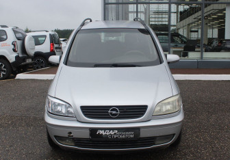 Подержанный автомобиль Opel Zafira Compactvan 2002 года (2 фото)