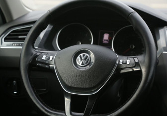Подержанный автомобиль Volkswagen Tiguan 2018 года (16 фото)