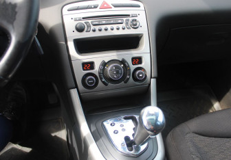 Подержанный автомобиль Peugeot 308 Wagon 2010 года (22 фото)