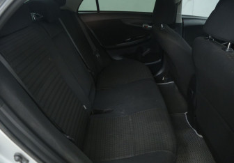 Подержанный автомобиль Toyota Corolla Sedan 2011 года (11 фото)