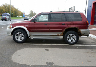 Подержанный автомобиль Mitsubishi Montero Sport 2001 года (8 фото)