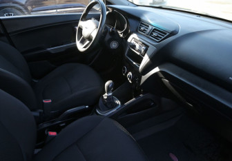 Подержанный автомобиль Kia Rio Sedan 2014 года (9 фото)
