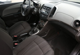Подержанный автомобиль Chevrolet Aveo Sedan 2012 года (9 фото)