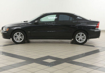 Подержанный автомобиль Volvo S60 2005 года (7 фото)