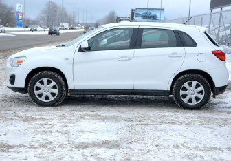 Подержанный автомобиль Mitsubishi ASX 2013 года (8 фото)