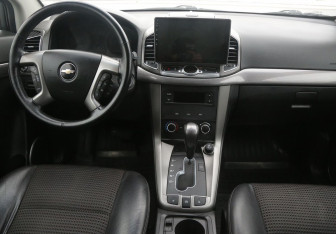 Подержанный автомобиль Chevrolet Captiva 2012 года (12 фото)
