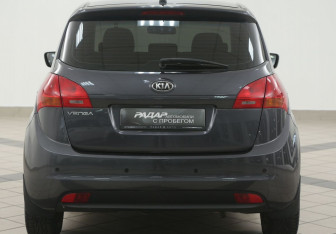 Подержанный автомобиль Kia Venga 2014 года (3 фото)