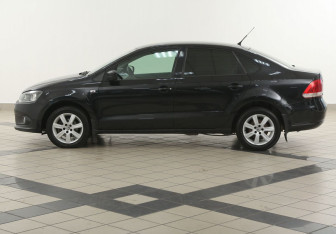 Подержанный автомобиль Volkswagen Polo Sedan 2012 года (7 фото)