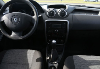 Подержанный автомобиль Renault Duster 2013 года (12 фото)