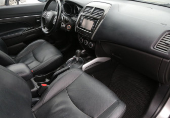 Подержанный автомобиль Mitsubishi ASX 2013 года (9 фото)