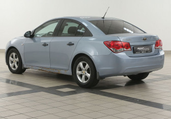 Подержанный автомобиль Chevrolet Cruze Sedan 2010 года (2 фото)