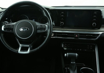 Подержанный автомобиль Kia K5 2020 года (25 фото)