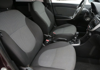 Подержанный автомобиль Hyundai Solaris Sedan 2012 года (10 фото)