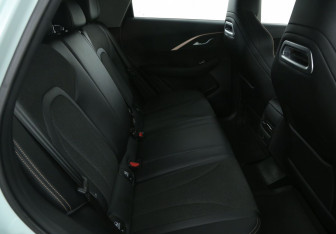 Подержанный автомобиль Omoda C5 2023 года (11 фото)