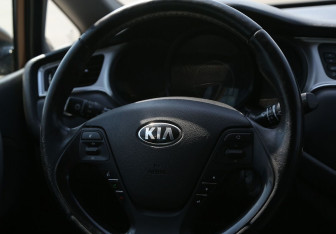 Подержанный автомобиль Kia Ceed Wagon 2017 года (16 фото)