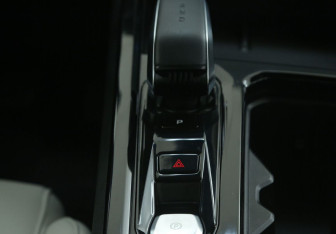 Подержанный автомобиль Geely Atlas 2023 года (15 фото)