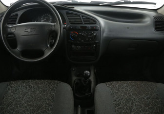 Подержанный автомобиль Chevrolet Lanos 2008 года (12 фото)