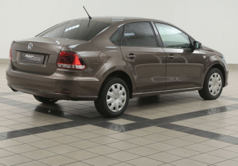 Подержанный автомобиль Volkswagen Polo Sedan 2016 года (4 фото)