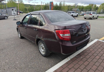 Подержанный автомобиль LADA (ВАЗ) Granta Sedan 2013 года (5 фото)