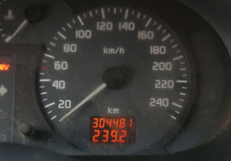 Подержанный автомобиль Renault Megane Sedan 2001 года (17 фото)