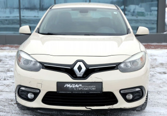 Подержанный автомобиль Renault Fluence 2013 года (2 фото)