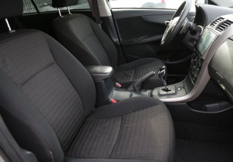 Подержанный автомобиль Toyota Corolla Sedan 2008 года (10 фото)