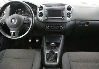 Подержанный автомобиль Volkswagen Tiguan 2012 года (12 фото)