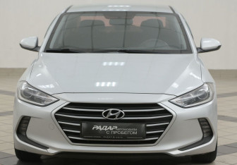 Подержанный автомобиль Hyundai Elantra Sedan 2017 года (6 фото)
