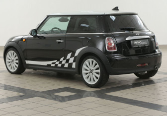 Подержанный автомобиль MINI Hatch 2011 года (2 фото)