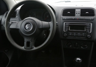 Подержанный автомобиль Volkswagen Polo Sedan 2014 года (14 фото)