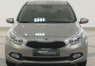 Подержанный автомобиль Kia Ceed Hatchback 2012 года (6 фото)