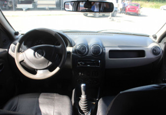 Подержанный автомобиль Renault Logan Sedan 2012 года (13 фото)