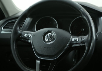 Подержанный автомобиль Volkswagen Tiguan 2018 года (15 фото)