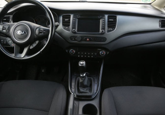 Подержанный автомобиль Kia Carens 2016 года (12 фото)
