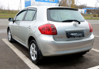 Подержанный автомобиль Toyota Auris Hatchback 2008 года (4 фото)
