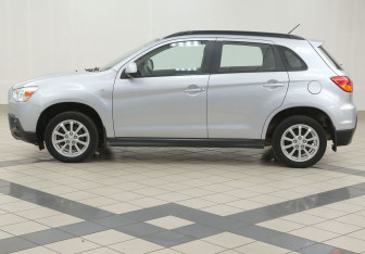Подержанный автомобиль Mitsubishi ASX 2011 года (7 фото)