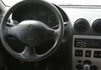Подержанный автомобиль Renault Logan Sedan 2008 года (14 фото)