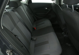 Подержанный автомобиль Volkswagen Polo Sedan 2016 года (11 фото)