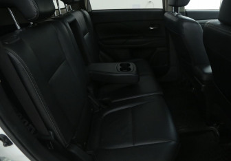 Подержанный автомобиль Mitsubishi Outlander 2012 года (11 фото)