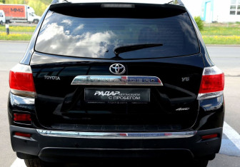 Подержанный автомобиль Toyota Highlander 2012 года (5 фото)