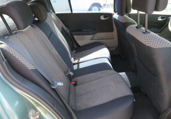 Подержанный автомобиль Renault Megane Sedan 2005 года (11 фото)