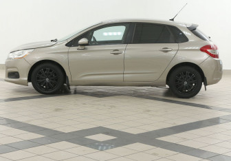 Подержанный автомобиль Citroen C4 Hatchback 2012 года (7 фото)