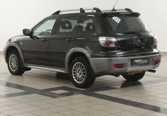 Подержанный автомобиль Mitsubishi Outlander 2006 года (2 фото)