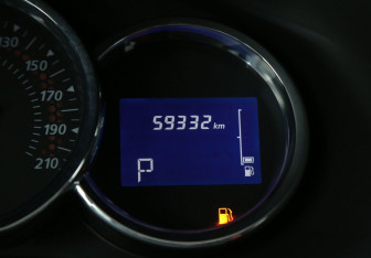 Подержанный автомобиль Renault Sandero 2018 года (19 фото)