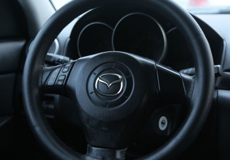 Подержанный автомобиль Mazda 3 Sedan 2006 года (16 фото)